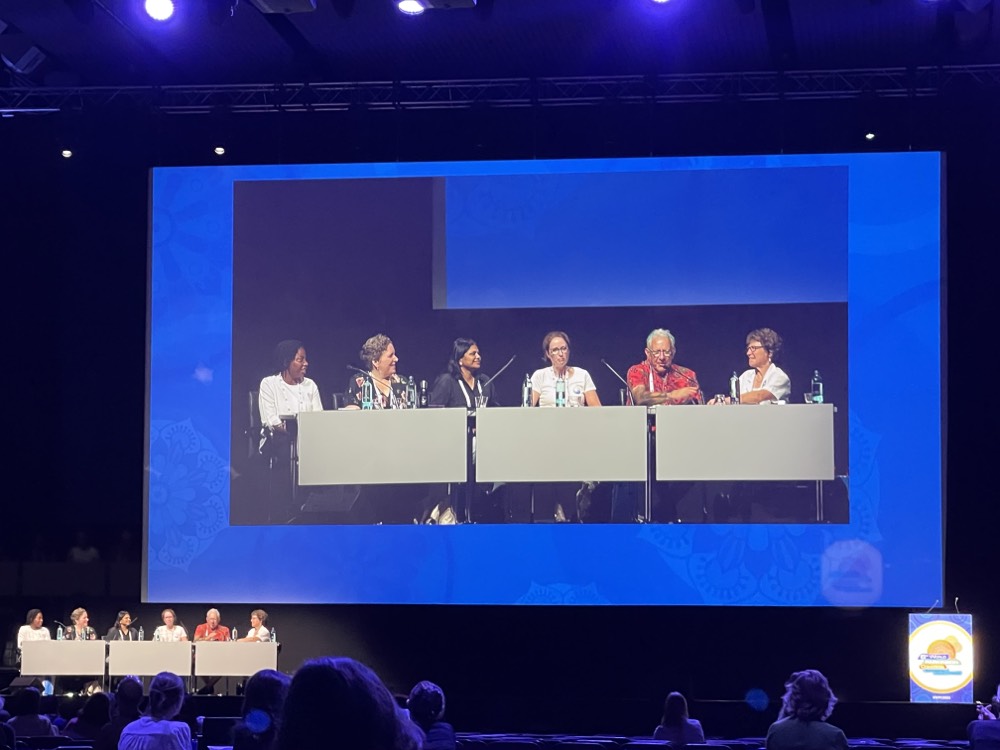 At the Living Well with Parkinson’s session, 5 individuals with PD from UK, Spain, US, India &amp; Nigeria share how they live well. They talked about accepting diagnosis, shifting perspectives to find the positive, and finding things you love in life and embracing them #WPC2023