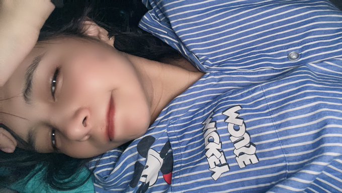 Es la cara de alguien que por insomnio no durmió más que 4horas …. Me duele la cabeza ? https://t.co