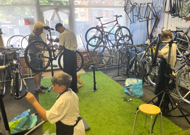 New young people in today for the start of their bike build course, plus one slightly older helper 🚴‍♂️🔧🪛#youthempowerment #recycle supported by <a href="/olivia_inspires/">Olivia Inspires</a>