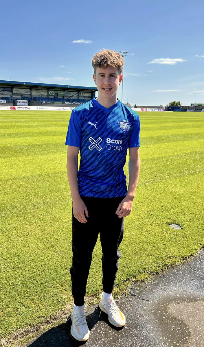 Welcome to Peterhead Arran Smith 🔵⚪💙 Peterhead FC are delighted to announce that we've agreed terms for the signing of former Aberdeen FC youth player Arran Smith on a three-year contract. The 16-year old midfielder is a local lad who has been training with the team and has