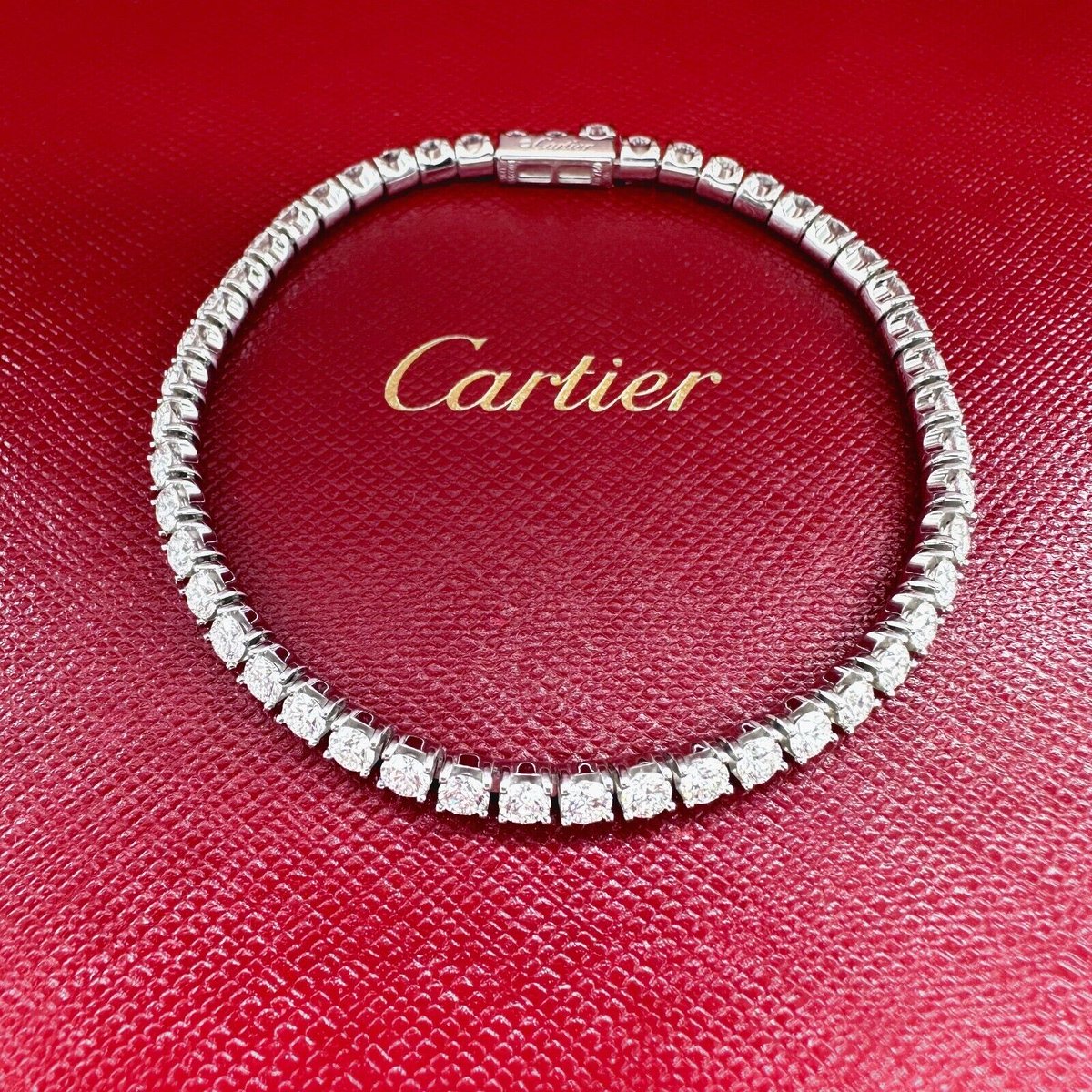 RadziwillLee's tweet photo. Only a matter of time before they start marketing diamond Pickleball bracelets. https://t.co/qFEjy0ZXXi