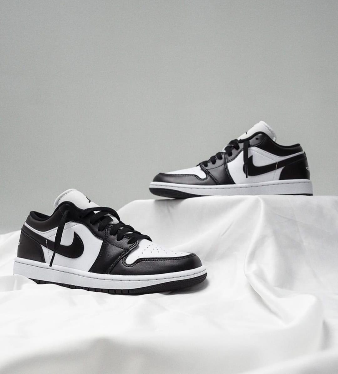 bootete_'s tweet photo. W Air Jordan 1 Mid 'Panda' 🐼

sizes: 5, 5.5, 6, 6.5, 7, 7.5, 8, 8.5, 9  US 
₱ 10,499 + sf

—

W Air Jordan 1 Low 'Panda' 🐼

sizes: 5, 5.5, 6, 6.5, 7, 7.5, 8, 8.5, 9, 9.5, 10 US 
₱ 11,499 + sf

ONHAND

note that prices are subject to change 🤓

FOR SURE BUYERS ONLY https://t.co/Xw9o85qrRp