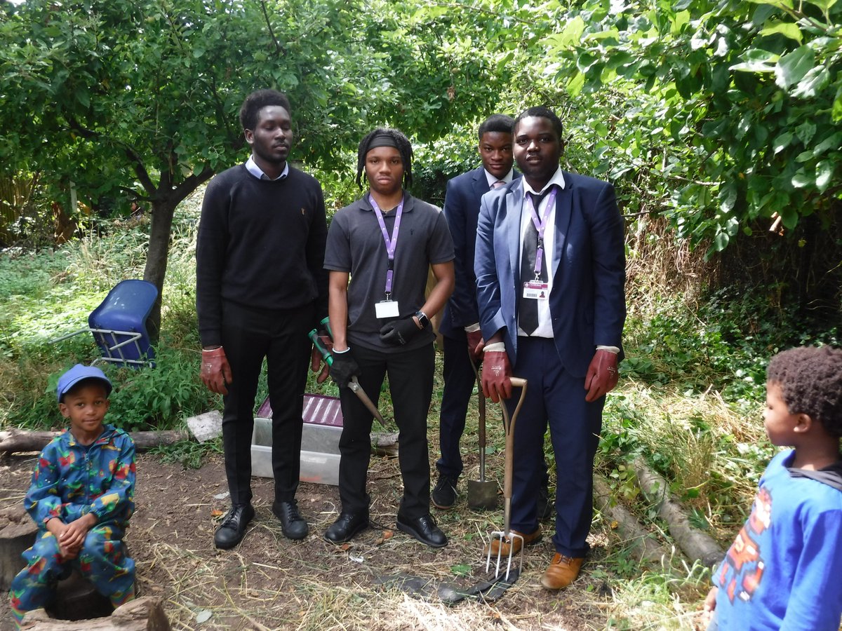 ststephenscps's tweet photo. A big thank you to the students from Christ the King who gave up their time to help clear the pathways at forest school.  This outdoor task was a bit of a surprise to them but they gave their all and did a magnificent job. We are very grateful! #ForestSchool #CtK https://t.co/NQiL6VPgfl