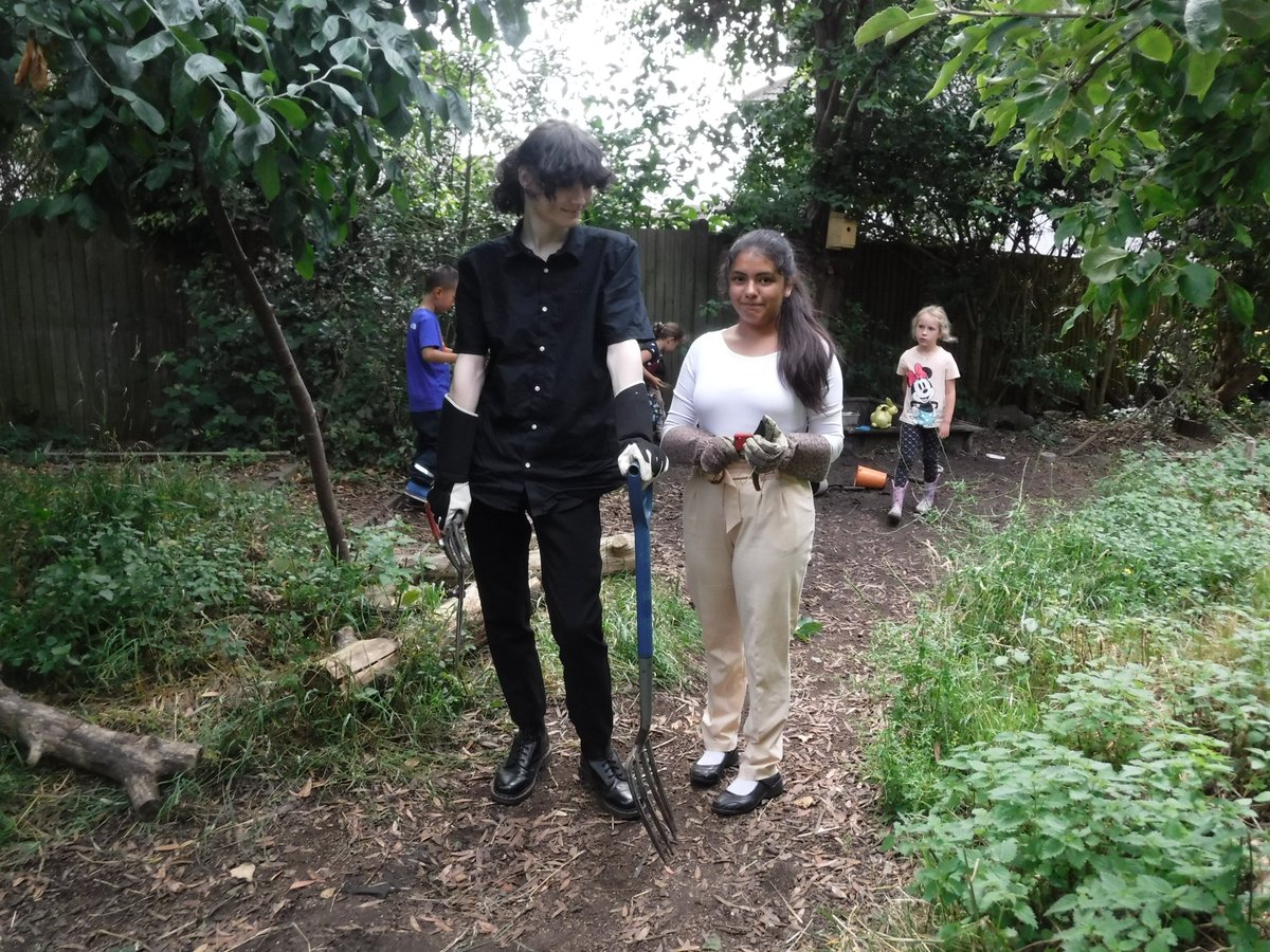 ststephenscps's tweet photo. A big thank you to the students from Christ the King who gave up their time to help clear the pathways at forest school.  This outdoor task was a bit of a surprise to them but they gave their all and did a magnificent job. We are very grateful! #ForestSchool #CtK https://t.co/NQiL6VPgfl