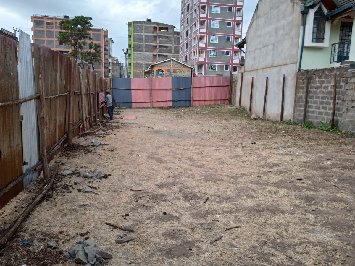 PROPERT08832245's tweet photo. Plot For Sale!!
Located at the fast growing Clay Works Estate in Kasarani Nairobi.
Easily Accessible about 100 Metres from Thika Super-highway, is this 80 X 33 piece of land.

Price Kshs 10M, Negotiable...

Call Now:- 0722 324 390 https://t.co/dAg35KLXXc