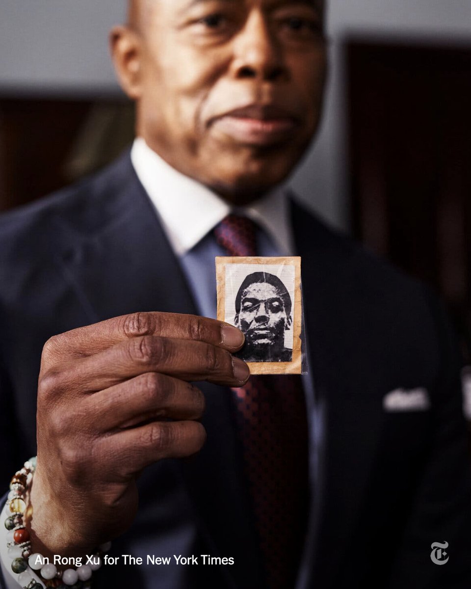 Mayor Eric Adams said he kept a photo of a friend — a fallen officer — in his wallet for decades. New York City Hall aides created it. nyti.ms/46FlHMy