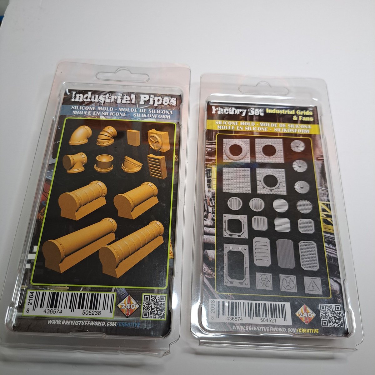 MoonhopperGames's tweet image. Who wants to see a tutorial? We have a range of #GreenStuffWorld Silicone Molds,  Here are just  a couple...Industrial Pipes and Factory Set. 
Use with Sculpey, clays, molding putty's.
#industrial #siliconemolds #wargaming #wargamer #tabletopgames #dioramas #wargameterrain