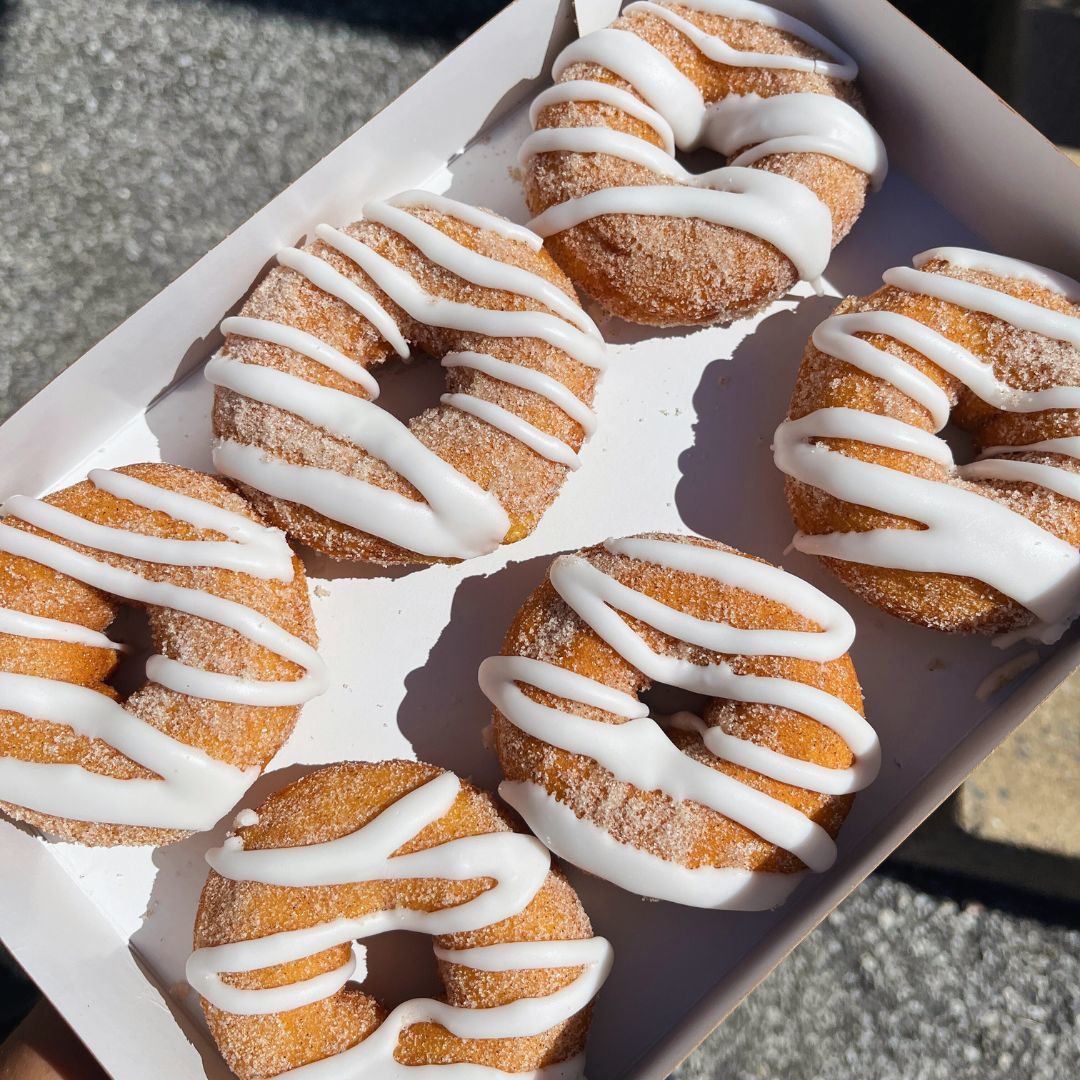 DuckDonuts's tweet photo. I don't think we've ever seen anything more gorgeous...
#cinnamonbun #summertimesweets #boxofdonuts #myduckdonuts #nomnom #foodies #eeeeeats #donuts #duckdonuts #madetoorder #donut #favorites #yum #yummy #delicious #food https://t.co/a86XWNlhHl