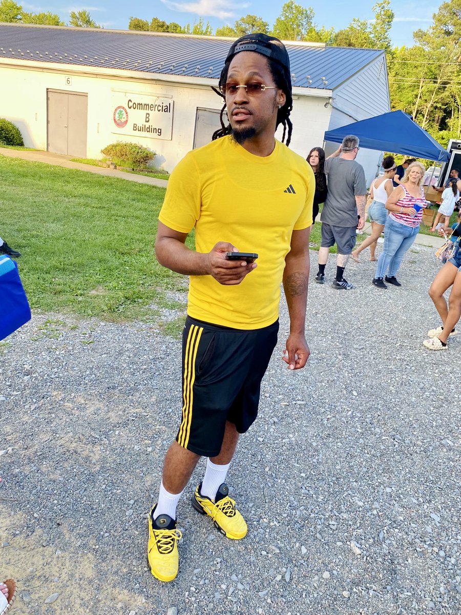 rudeboyfay's tweet photo. Don’t Lose Yourself In The Crowd  Trynna Fit In !!! 🖤🐝📞♠️🎗 https://t.co/RXDSbV0ouU
