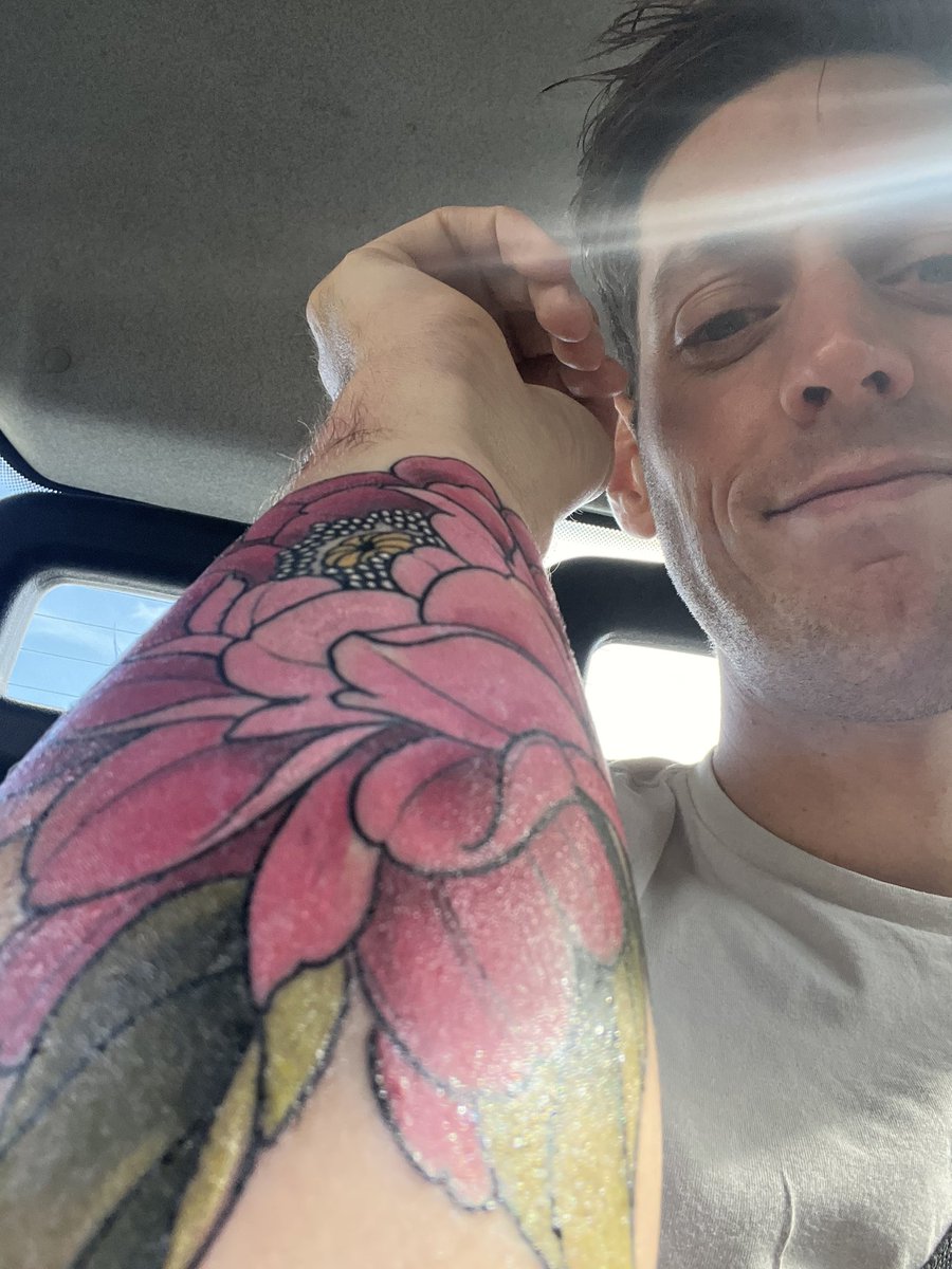 SamHomewood's tweet photo. The deep and meaningful message behind this is that flowers are pretty. https://t.co/MLTl7ik6VS