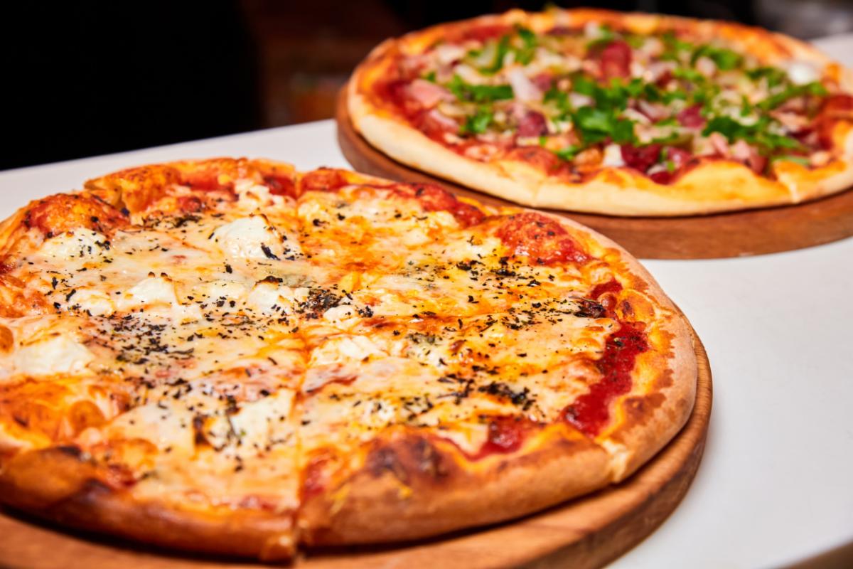 CorbettRestGrp's tweet photo. Profitable Pizza &amp; Sub Shop in Boston.  This pizzeria has a long history of success, a strong location, and a 3:00AM delivery license! Learn More at https://t.co/j4XJepkgBV. 

#BostonRestaurants #BusinessforSale 
https://t.co/z7db1idQWc
https://t.co/lVNvMeMRnT https://t.co/Qgr8OXHeQE