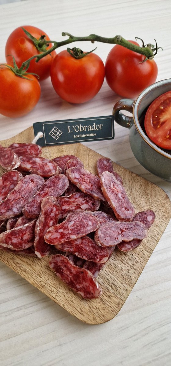 LExtremenos's tweet image. Éste es nuestro fuet, de elaboración propia y con un sabor único. ¿Ya lo habéis probado?

#losextremeños #fuetiberico #fuet #delicatessen #gourmet #calellaesmes #visitspain #visitpineda #visitcalella #pinedamar #maresme #maresmegourmet #cataluña #catalunya