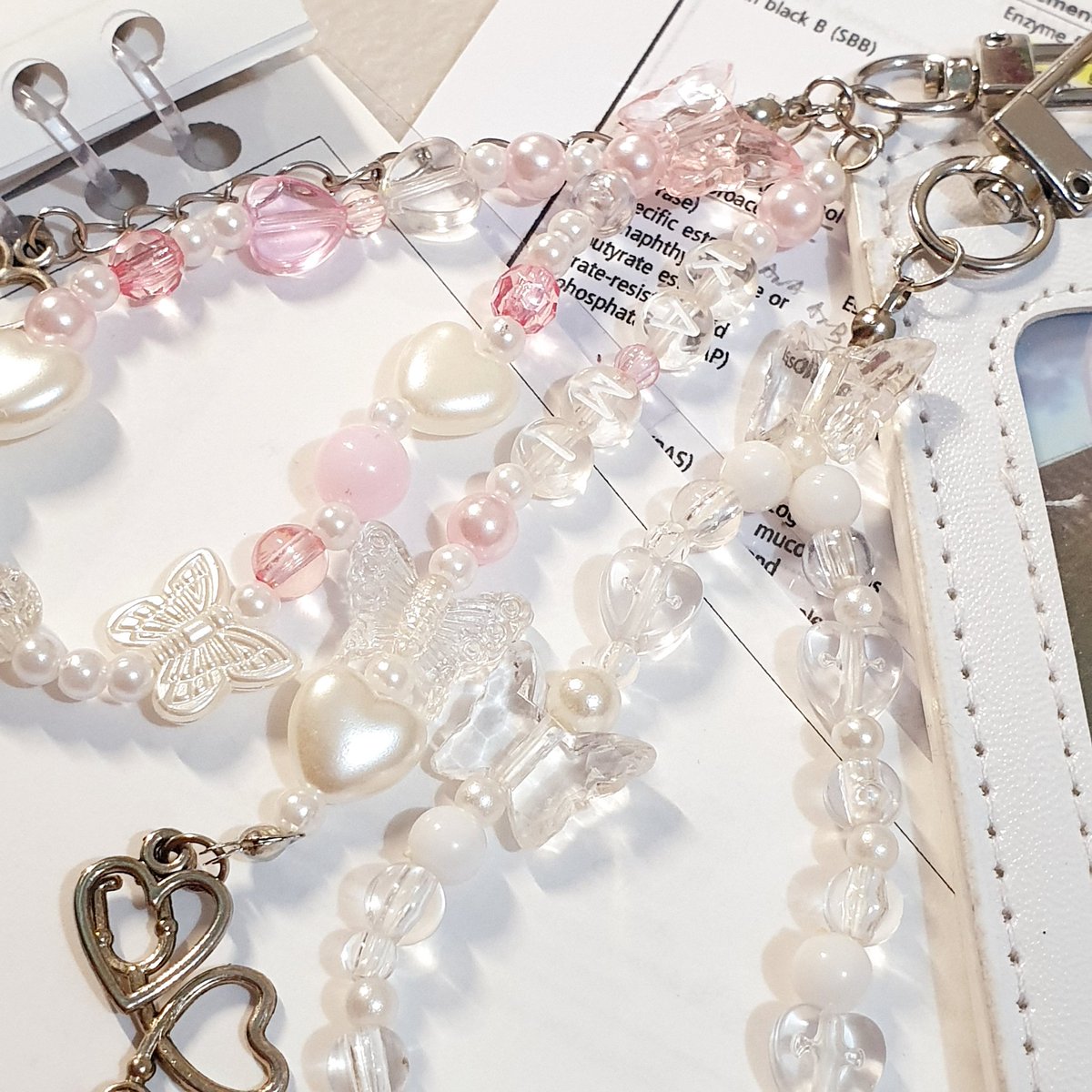 studywkc's tweet image. 🌷 — i used to sell these kind of beaded keychains and I miss doing them sm :( I shall find time again soon after internship 💌