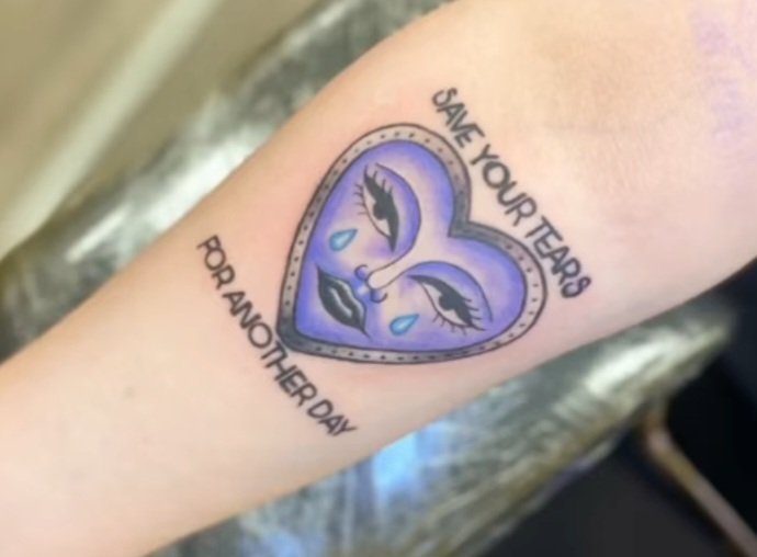 StargirlEJ's tweet photo. She reppin' XO to the death 💜🖤 (@theweeknd) https://t.co/Nh86rlZlMy