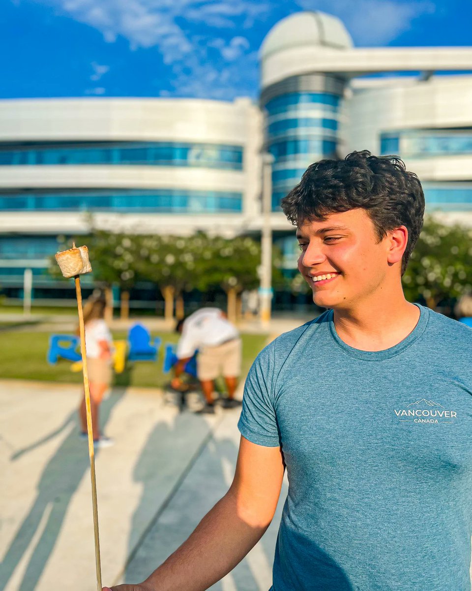 erauengage's tweet photo. Nothing like s’mores on a summer evening! 🍫☀️

@ERAU_Daytona 

#GoERAU #studentlife #embryriddle #studentorientation https://t.co/SVrosdfmZ8