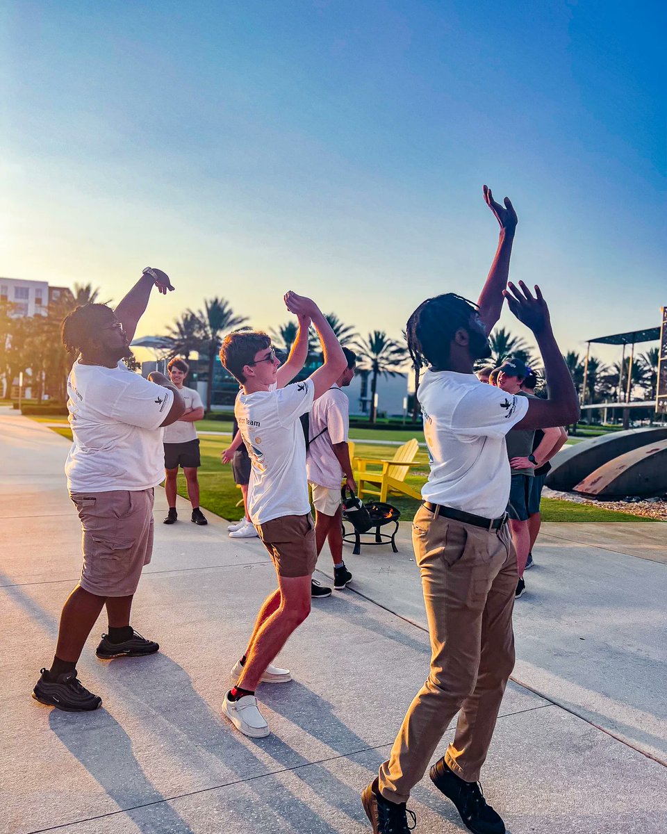 erauengage's tweet photo. Nothing like s’mores on a summer evening! 🍫☀️

@ERAU_Daytona 

#GoERAU #studentlife #embryriddle #studentorientation https://t.co/SVrosdfmZ8