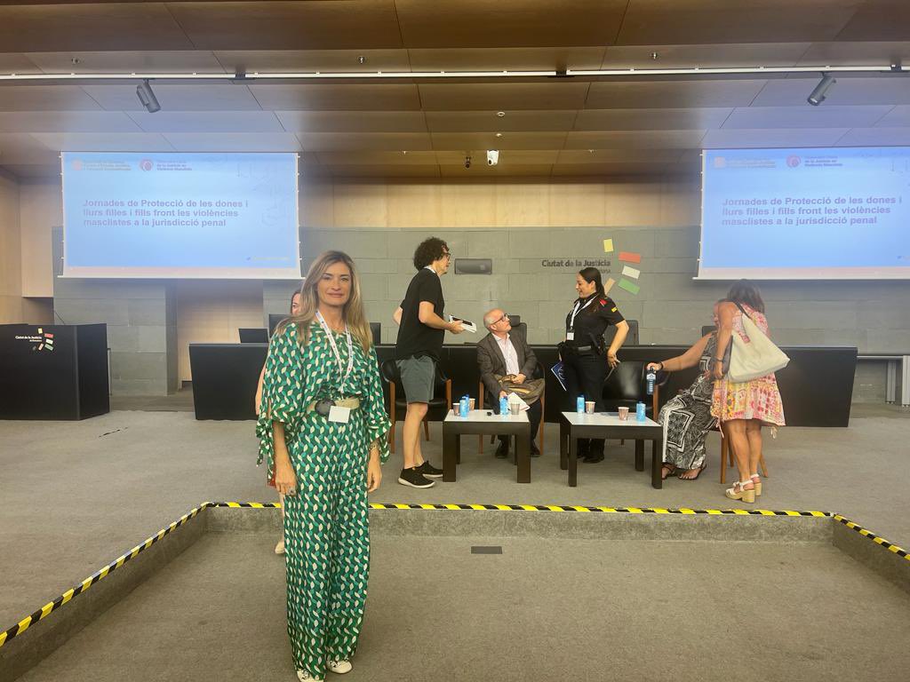 procuradorscat's tweet photo. 👉 @ProcuradoraEva degana de @ICPGirona, ha assistit avui, en representació de @procuradorscat, a les "Jornades de Protecció de les dones i els seus fills i filles front les violències masclistes a la jurisdicció penal". Un acte organitzat pel @cejfe. https://t.co/LsbpXHuBY0