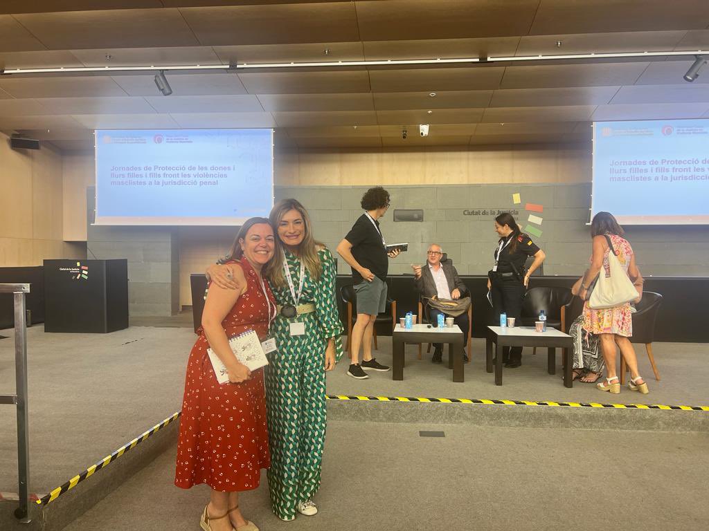 procuradorscat's tweet photo. 👉 @ProcuradoraEva degana de @ICPGirona, ha assistit avui, en representació de @procuradorscat, a les "Jornades de Protecció de les dones i els seus fills i filles front les violències masclistes a la jurisdicció penal". Un acte organitzat pel @cejfe. https://t.co/LsbpXHuBY0