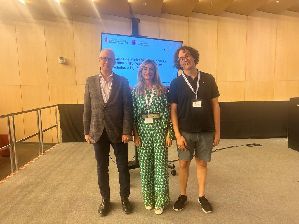 procuradorscat's tweet photo. 👉 @ProcuradoraEva degana de @ICPGirona, ha assistit avui, en representació de @procuradorscat, a les "Jornades de Protecció de les dones i els seus fills i filles front les violències masclistes a la jurisdicció penal". Un acte organitzat pel @cejfe. https://t.co/LsbpXHuBY0