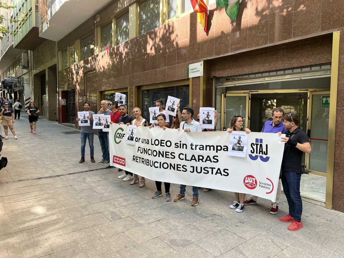 CCOOJusticiaJa's tweet photo. #HuelgaEnJusticia 
6 de julio, 
concentración la hemos realizado en las puertas del Primera Instancia 4.
Seguimos luchando por nuestros derechos, por dignidad.
JUSTICIA EN LUCHA
@ccoojusticia  @FSCdeCCOO  @ccoojaen https://t.co/LGaYc9bRrs