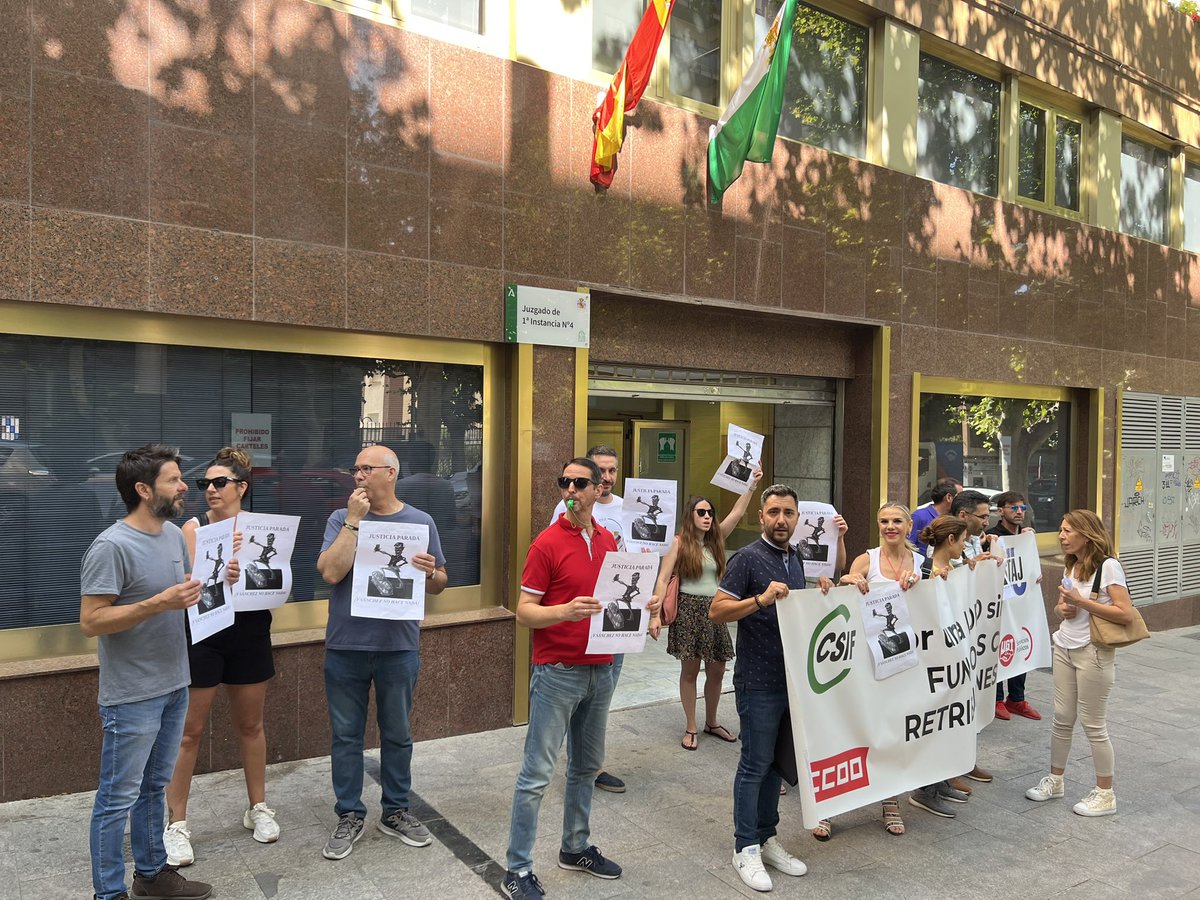 CCOOJusticiaJa's tweet photo. #HuelgaEnJusticia 
6 de julio, 
concentración la hemos realizado en las puertas del Primera Instancia 4.
Seguimos luchando por nuestros derechos, por dignidad.
JUSTICIA EN LUCHA
@ccoojusticia  @FSCdeCCOO  @ccoojaen https://t.co/LGaYc9bRrs
