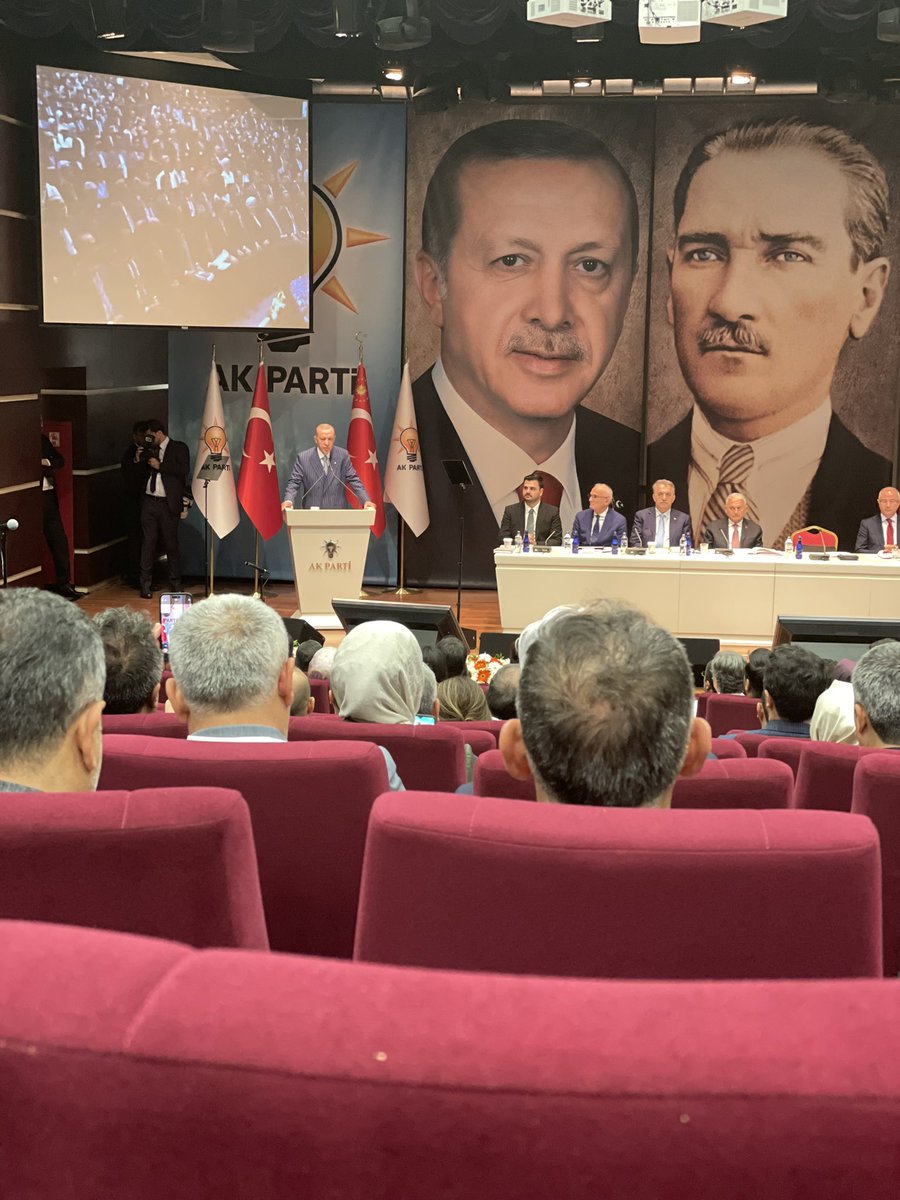 avmustafadurmus's tweet photo. Cumhurbaşkanımız Sn. Recep Tayyip Erdoğan’ ın katılımlarıyla gerçekleşen 161. Genişletilmiş İl Başkanları Toplantısına İl Başkanımız Sn. Ertuğrul Teymur, Büyükşehir Belediye Başkanımız Sn. Fatma Şahin ve Kadın Kolları Başkanımız Sn. Feray Yılmaz ile birlikte katıldık.

@RTErdogan
@eyupkadirinan
@FatmaSahin
@ErtugrulTEYMUR
@Yilmaz_feray