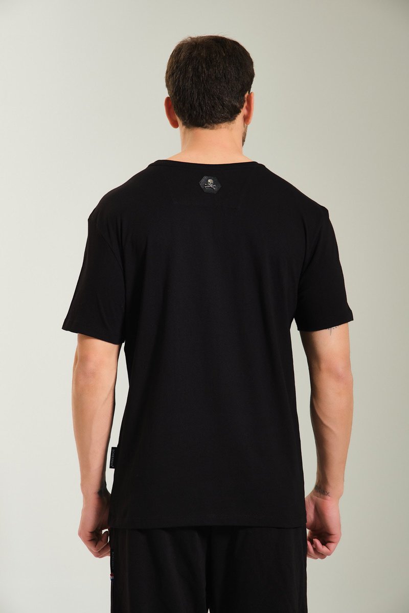 Bonesmen's tweet photo. BONESMEN Presents the Fusion of Simplicity with Nobility. Dollar Skull. @bonesmen 🏴‍☠️

#bonesmen #formen #menfashion #tshirt https://t.co/9WsCxBQviB