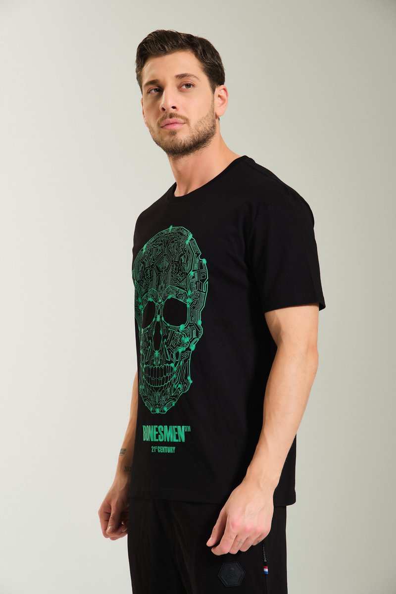 Bonesmen's tweet photo. BONESMEN Presents the Fusion of Simplicity with Nobility. Dollar Skull. @bonesmen 🏴‍☠️

#bonesmen #formen #menfashion #tshirt https://t.co/9WsCxBQviB