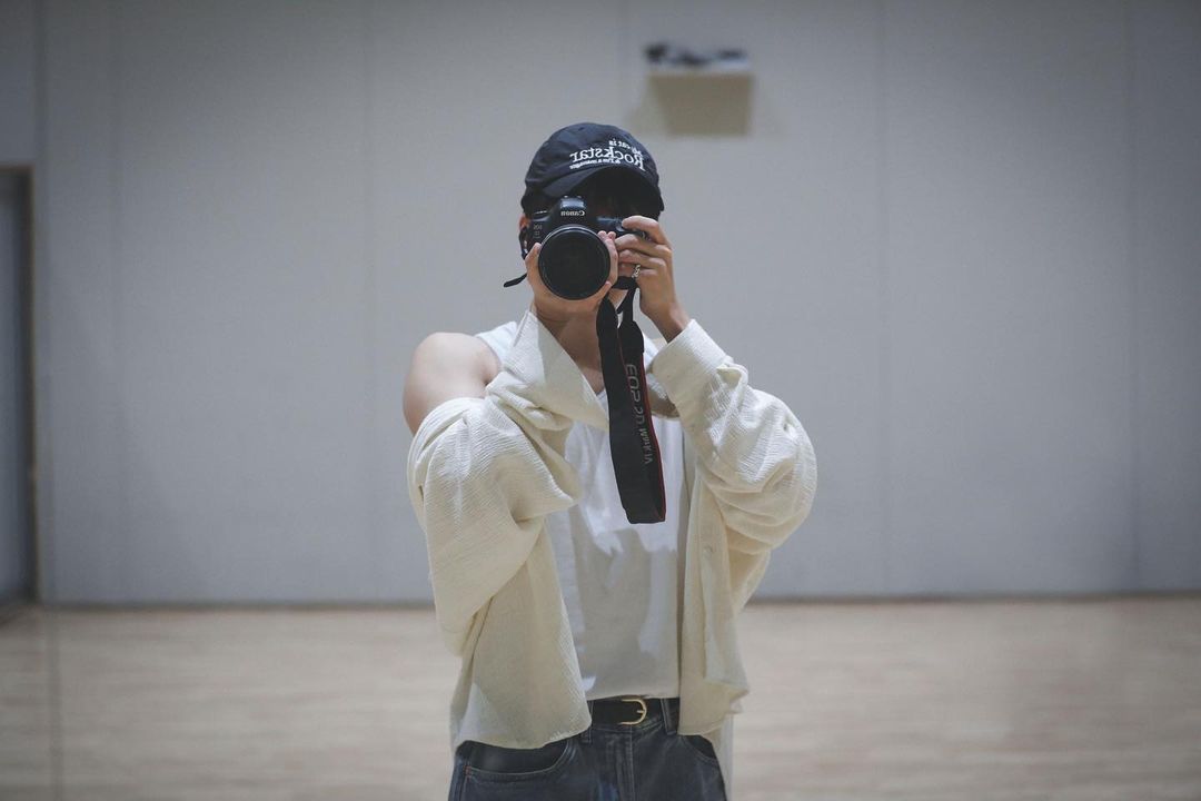 asgardianyOu_'s tweet image. Duhh haii wonn luu tu sengaja ap bgimane melorot gtu konsepnya 😭😭🫣 tpi mon maap di mata aing lu canzzz won update kali ini huaaa 😭😭😭 

#WONWOO #jeonwonwo #wonu #SEVENTEEN #SVT #sebong #Dance #photo #SVT_JP_BEST_ALBUM