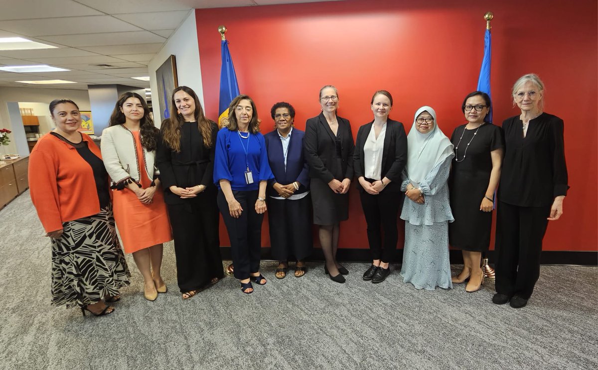 @Andorra_UN and the Permanent Mission of @KyrgyzMissionUN welcomed today the Circle of Women Ambassadors for a scientific presentation on the challenges of the #Cryosphere. Thank you @morganseag and @mbbvt for your presentations. #CircleofWomenAmbassadors #climateaction