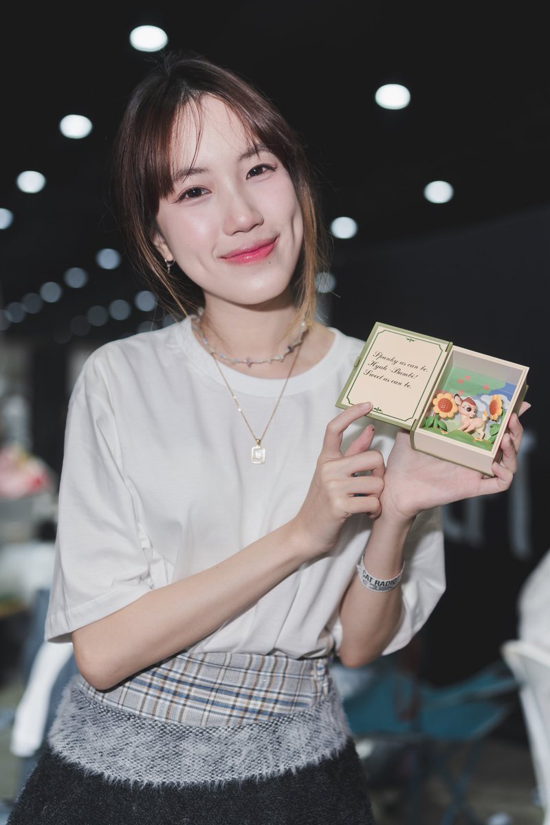 TOSPHOTOGRAPHER's tweet photo. Spunky as can be. Hyah~Bambi Sweet as can be.💖💖@bambicac 🐰💖🦌 คนเก่งน่ารักกก😍

#bambicac #bambiluvthumper #bambi_slowsundae
#BambiClubAfterClass
#clubafterclass #cac #เด็กแคค
#slowsundae🍨#ไอสติม🍦
🐰#thumperluvbambi💖
#สตอรี่ที่รักสโลว์ซันเดย์
#cattshirt https://t.co/jn4voAPr17