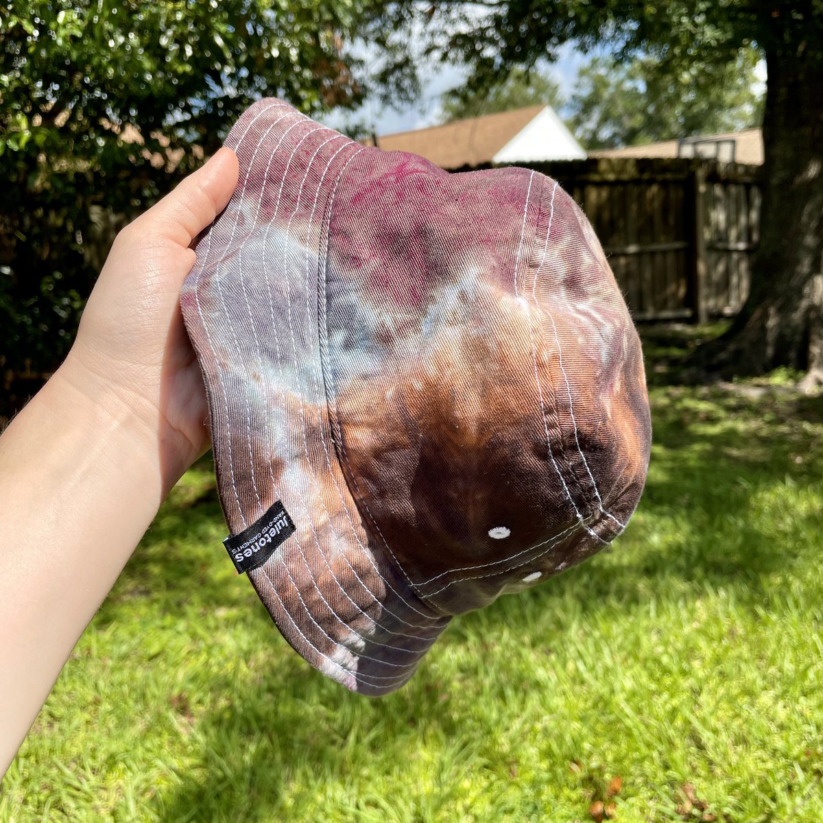 juletones_'s tweet photo. How do we feel about bucket hats?? Ice-dyed this one with a few of my favorite earth tone colors 🤎✨

*NFS* https://t.co/sAHgAenFW3