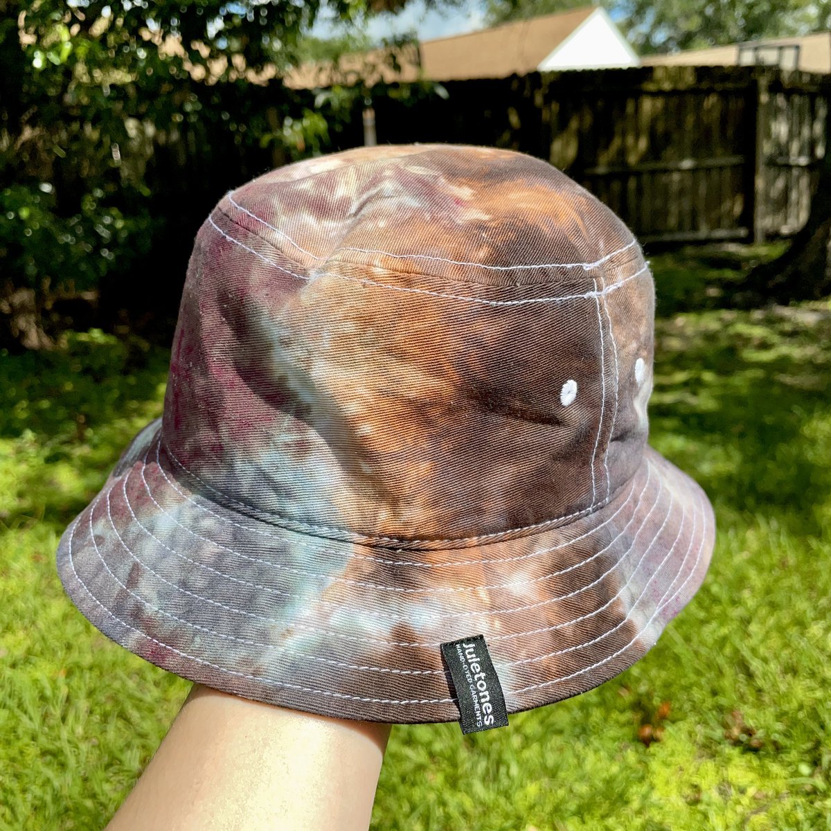 juletones_'s tweet photo. How do we feel about bucket hats?? Ice-dyed this one with a few of my favorite earth tone colors 🤎✨

*NFS* https://t.co/sAHgAenFW3