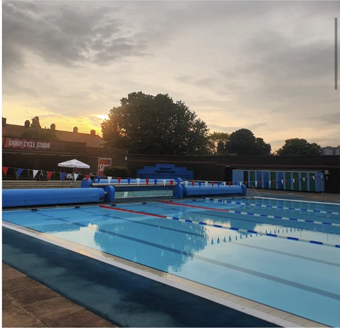 More swimming, more fun!

Starting from Monday 10th July, the Lido will be open until 21.00! Giving you all an extra hour to soak up the sun ☀️.

#JustKeepSwimming