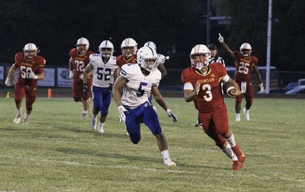 Atchison’s Trey Carter returns at QB this fall after putting up over 1,750 yards of total offense last fall 🏈 

Carter passed for 1,302 yards and 14 TDs and rushed for 438 yards with 5 scores. 

The Phoenix finished the year 9-1 in 2022 and advanced to the 4A round of 16.