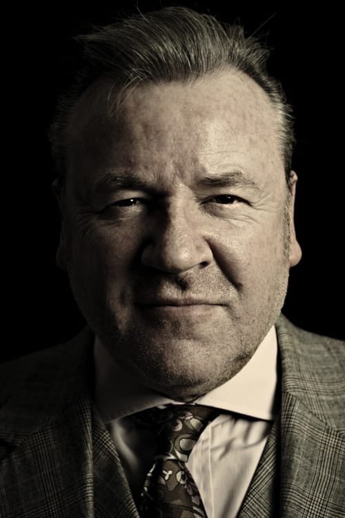 Check out our latest @PoundPodcast podcast with the legend that is Ray Winstone - Talking sawn-off shotguns & growing up boxing in the east end youtu.be/BWnZLQpxHFY via @YouTube