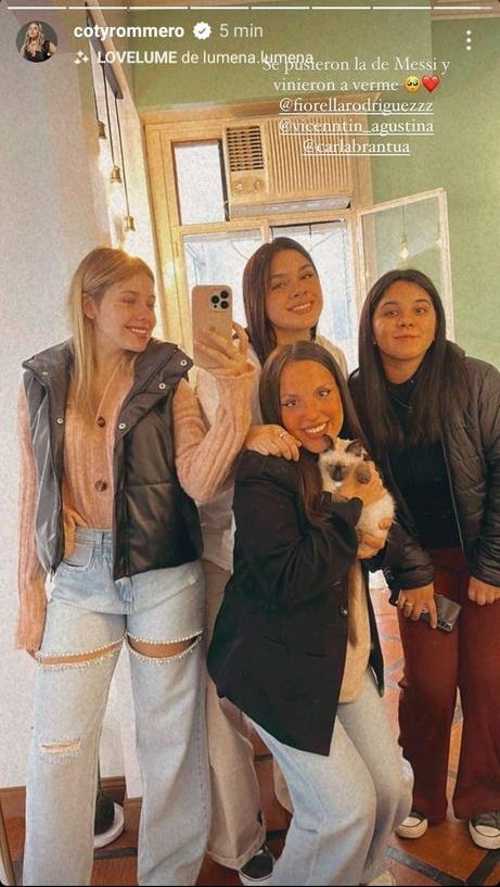 22demarzode1987's tweet photo. Felizzzzz por ella y lo bien que está acompañada AMO literal 💕 ❤️
#COTYTEAMAMOS https://t.co/CbVQXR2x6q