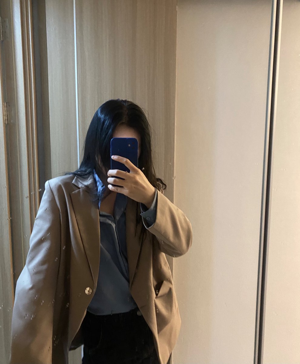 nvjiu's tweet photo. 穿上衣服 https://t.co/EfeR2cKirF