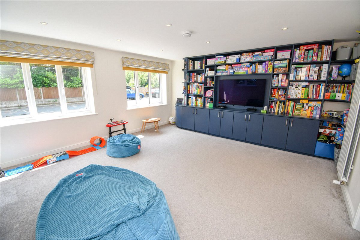 📍Edward Manton Close, Higher Bebington

💵 Offers over £450,000

🏡 A stunning family home which has been beautifully maintained by the current owners. Viewing is essential to fully appreciate the space this house has to offer!

#detached #familyhome #4bedroom #offstreetparking