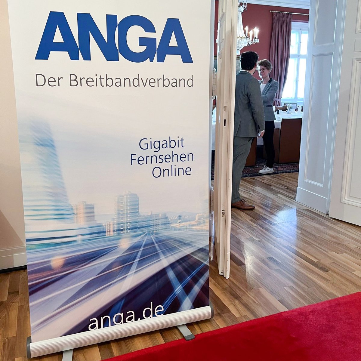 Einladung zum Parlament. Frühstück in #Berlin, veranstaltet <a href="/ANGA_Verband/">ANGA</a>.🙏 Mein Statement zur Refinanzierung des Inhouse-Ausbaus: Da das Glasfaserbereitstellungsentgelt nicht zur erhofften #Beschleunigung des #FttH-Ausbaus führt, ist eine Nachbesserung des #TKG unerlässlich.