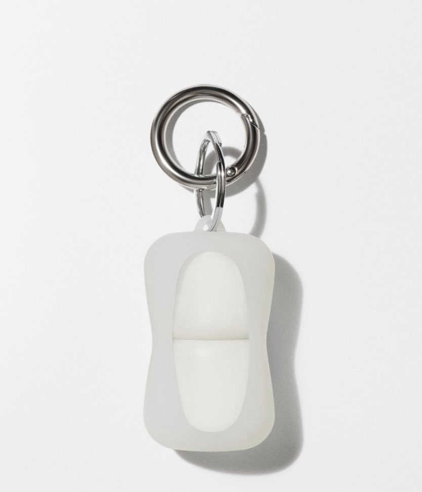 더보이즈 #큐 230628 더보이즈 인스타 

시미헤이즈 -글로우 케이스 키체인

19,000₩

m.brand.naver.com/simihazebeauty…

시미헤이즈 - 슈퍼 슬릭 립 밤

31,000₩ (할인가 : 29,450₩)

m.brand.naver.com/simihazebeauty…