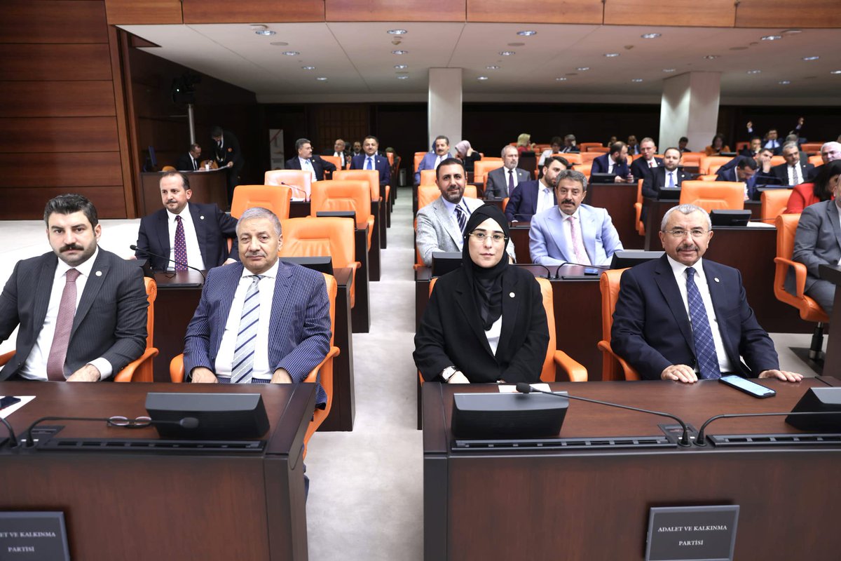 TBMM haftalık çalışmalar tamamlandı.
Salı günü itibariyle kaldığımız yerden gündeme devam edeceğiz.

Ülkemizde muhalefet anlayışının değişmesi zaruri hal almıştır. Var olanı inkar etmek muhalafet sayılmaz. 
Muhalefet; olmayanı, yapılamayanı, aksayan tarafları gündeme getirir ve