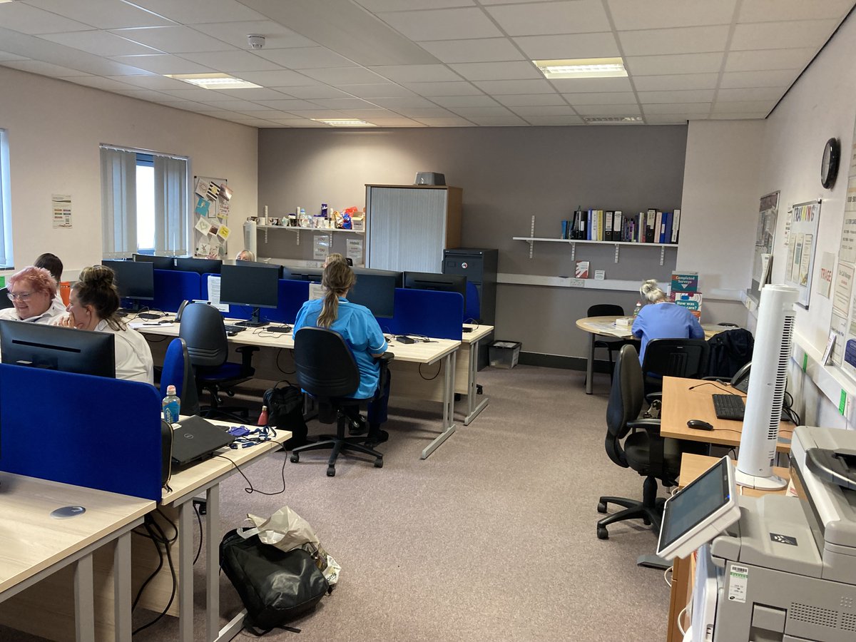 NottsHcProperty's tweet photo. The newly created work environment makes efficient use of the space available with 10 x Hot desks including 2 sit/stand for sharing, 2 x Fixed desks &amp; 1 x Triage desk (2/2) #smarterworking @nottshealthcare https://t.co/MEOHzIfViV