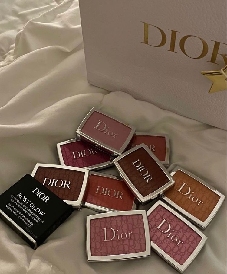 SelectOutfit's tweet photo. dior blush https://t.co/5ABh7Sr5GA