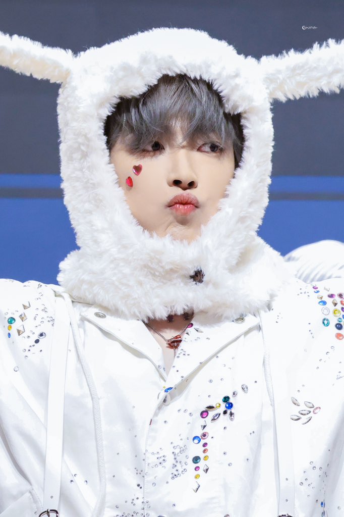 lightthelight98's tweet photo. 230625 미니레코드

#에이티즈 #ATEEZ #홍중 #HONGJOONG https://t.co/65LtyBZqqg