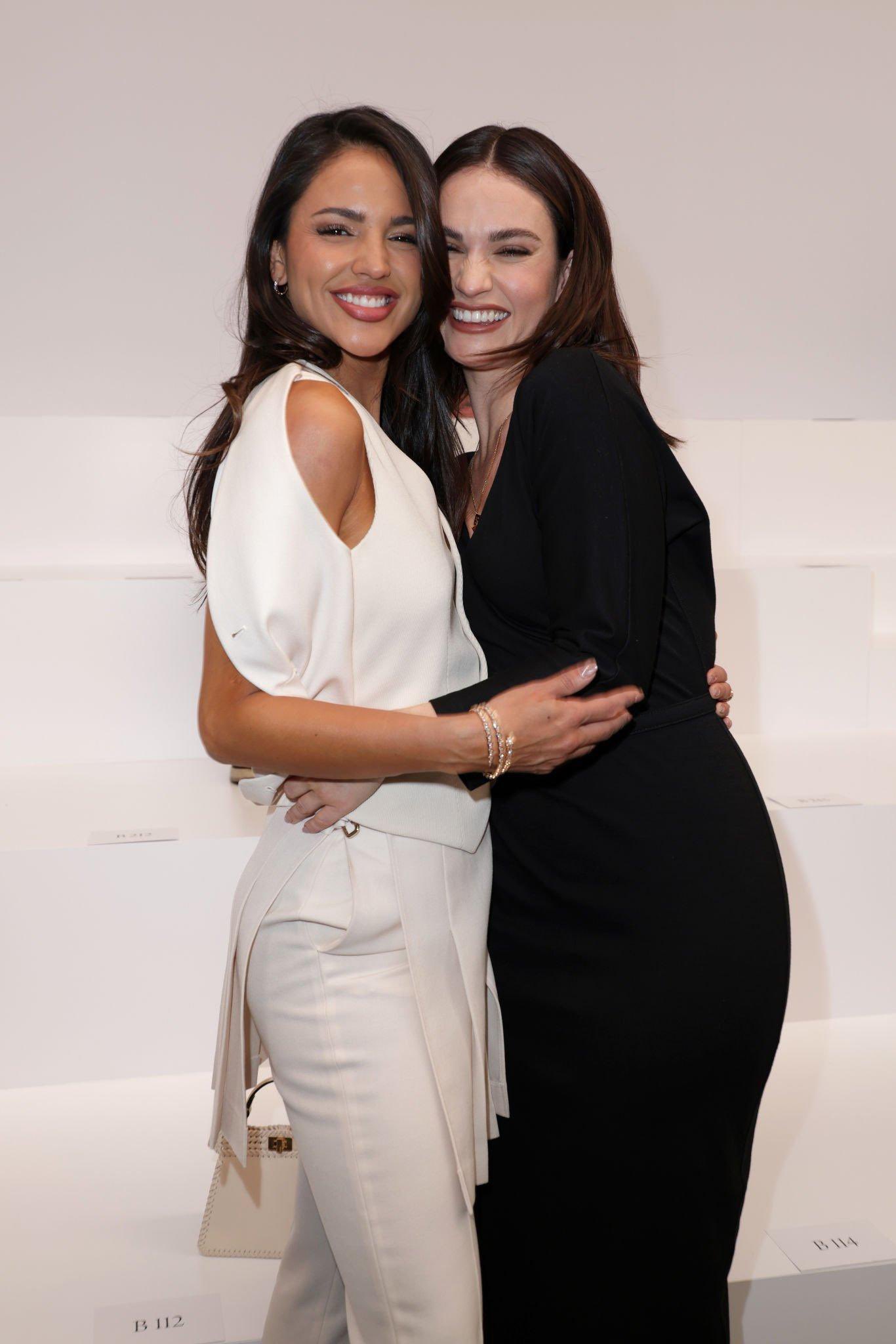 Eiza González News on Twitter: "Eiza Gonzalez with Lily James, Suki