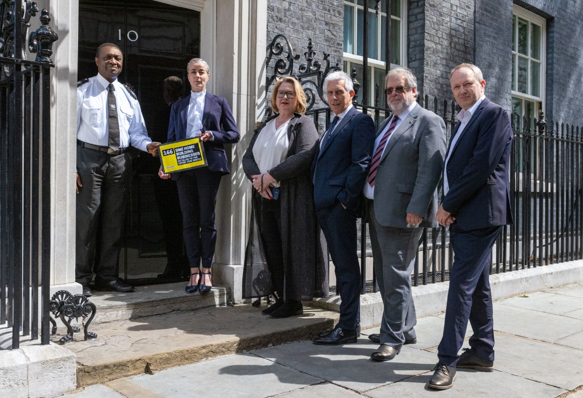 HomeBuildersFed's tweet image. "Prime Minister, your government’s current &amp;amp; proposed policies are devastating our industry. Please help us before even more damage is done" #SaveOurSMEs 🚨🏘️
Today we delivered a letter to @10DowningStreet calling for support to protect SME home builders👉loom.ly/9kOhSBg