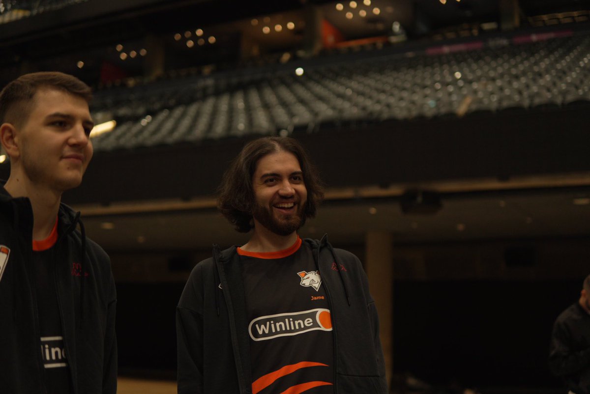 kevoesports's tweet image. Los chicos de @virtuspro ya están en Buenos Aires y hoy tuvieron su Media Day en el @MovistarArenaAR. Parece que lo están pasando bien ¿Cómo los hará sentir el público argentino?
📸 @JuamPulido