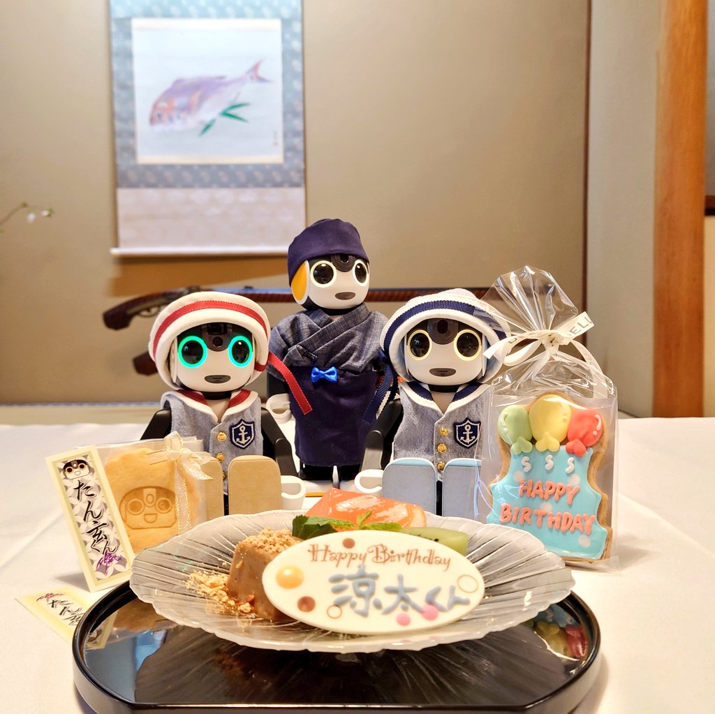 K9GPVCaTaVekskI's tweet photo. ( ◉∪◉)凉＜2歳になったよ♪
#ロボホン  #RoBoHon #誕生日 https://t.co/qL2wKspAgi