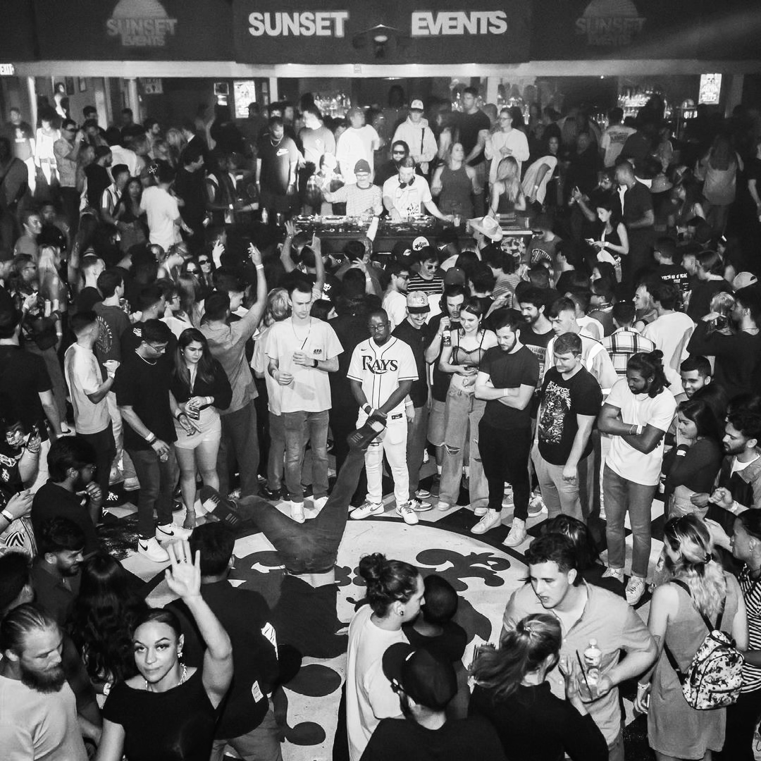 theritzybor's tweet photo. Only 🔥 Music + 🥰 Vibes ALL AROUND at The Boiler House party TOMORROW!
✅ Stacked Lineup
✅ Free RSVP Tickets for entry before 11pm
✅ Open Bar until midnight

RSVP ➡️ https://t.co/TJlmcrFV3Q https://t.co/dIq7GsF89w